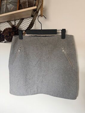 GAP Light Gray Wool-Blend Mini Skirt with Zip Mini Pockets sz 4